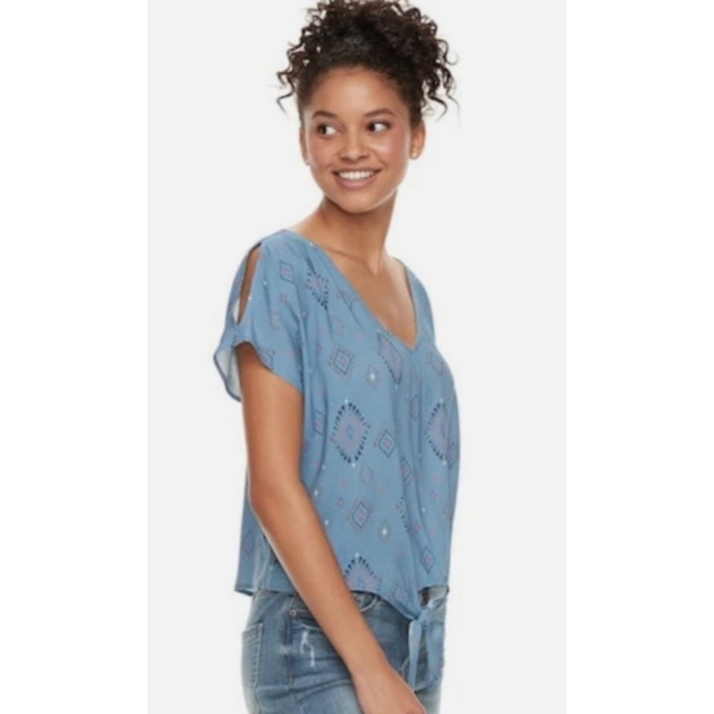 Mudd Cold Shoulder Tie Front Top